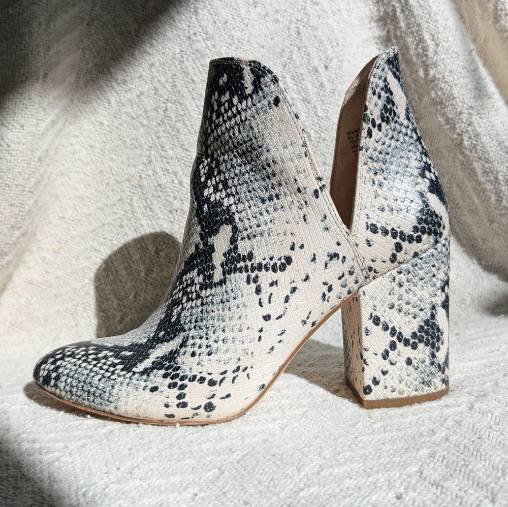 Snakeskin Block Heels Booties